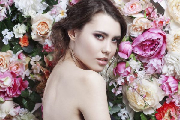 Духи для лета с запахом солнца и дачи, что привлекут знойных ухажеров