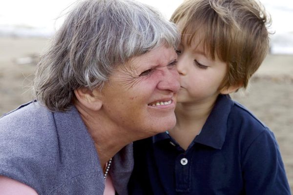 Как сказать навязчивой бабушке, что она нарушает личные границы ребенка