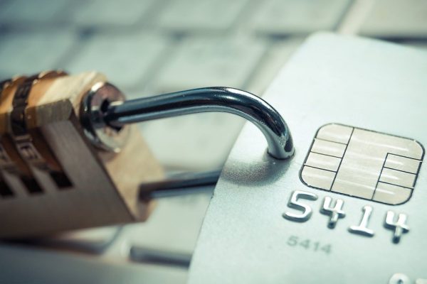 Какую информацию о себе не стоит размещать в соцсетях