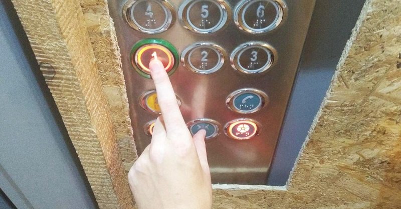 Почему при поездке в лифте нужно зажимать две кнопки и не отпускать до конца поездки Советы,Быт,Идеи,Лайфхаки,Лифт,Психология