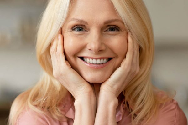 Совершенно необязательно тратить большие деньги, чтобы выглядеть молодо и красиво, нужно соблюдать лишь пару правил