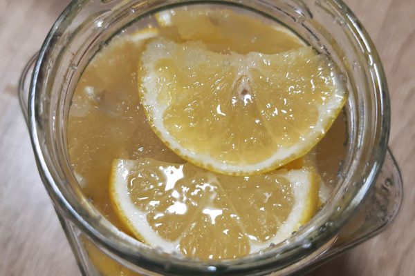 Когда лимоны подорожали, свекровь нашла супердешевые на рынке и сделала из них обалденную заготовку