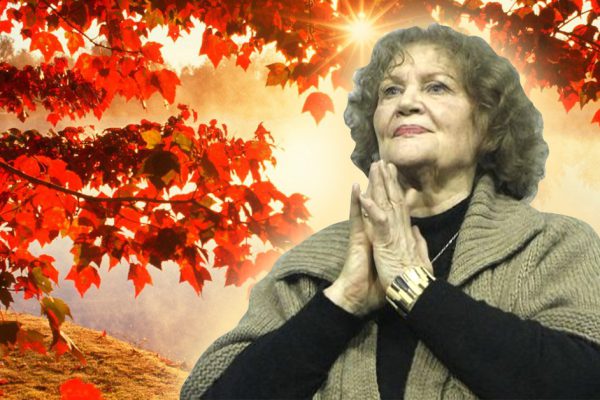 В чём тайна 90-летней Лины Костенко, что остается неотразимой женщиной