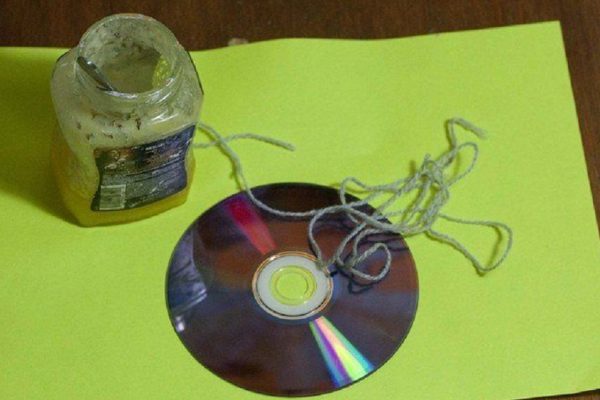 Она избавила семью от мучений, намазав диск мёдом. Такое необходимо проделать каждому!