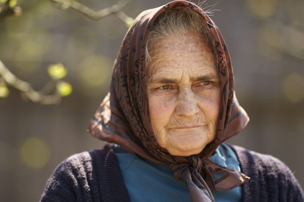 Приехала в гости к матери, но соседи сказали, что она продала дом и исчезла, когда нашла мать, сложно было поверить в ее рассказ