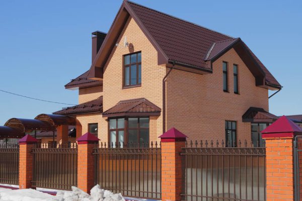 Жалко, что пустуют краснодарские дворцы, никто не покупает такую красоту