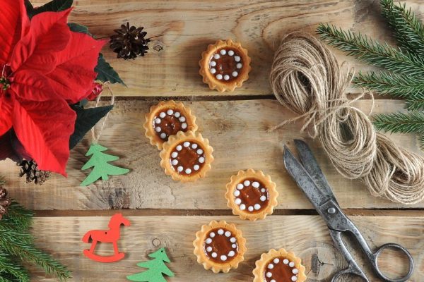 Как украсить вазоны к зимним праздникам