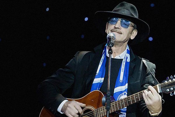 Музыку для какой популярной советской песни написал генерал милиции