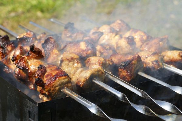 Сосед запугал рассказами о разрушительном маринаде для шашлыка