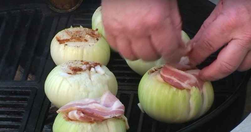 лук и бекон