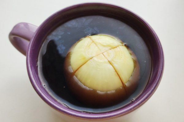 Старец разрезал лук накрест и положил в чай, вспоминаю его с благодарностью