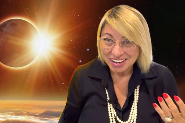 Эмоциональное полное лунное затмение, Анжела Перл предупредила о том, что может произойти 16 мая