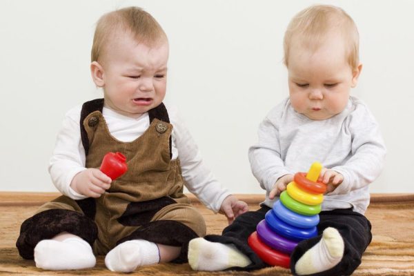 Почему нельзя принуждать детей делиться игрушками