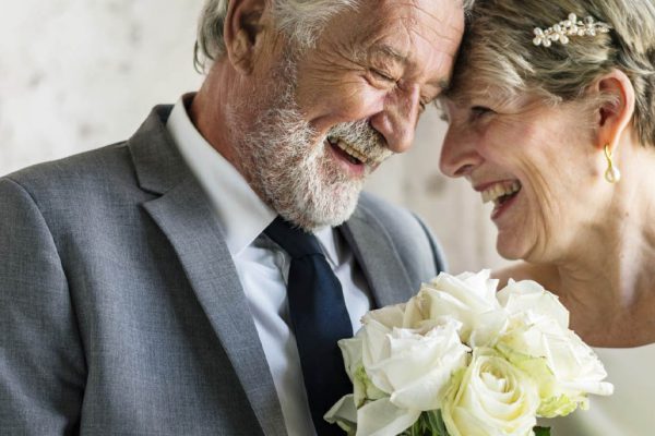 Решила сначала выдать дочек замуж, а уже потом устраивать свою личную жизнь