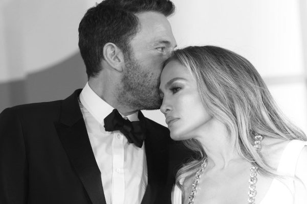 Зарубежные звёзды и в 60 считают себя молодыми, а мы в 35 ставим крест на личной жизни