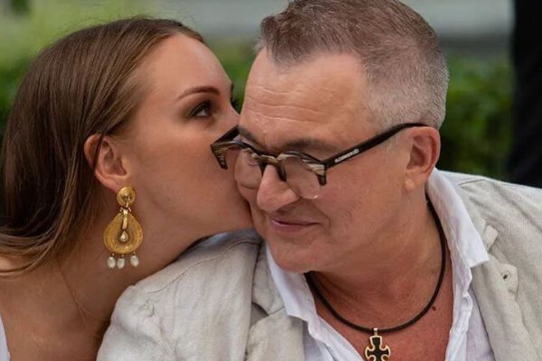 Крепкая семья Дмитрия Диброва и его тридцатилетней супруги с тремя детьми