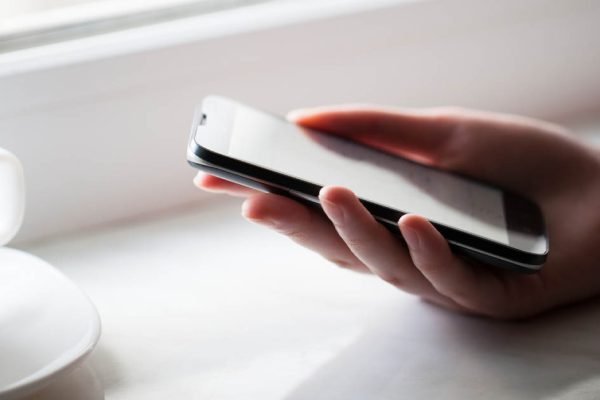 На телефоне появилось сообщение от мужа, а потом сразу исчезло, тогда я поняла, что писал он любовнице