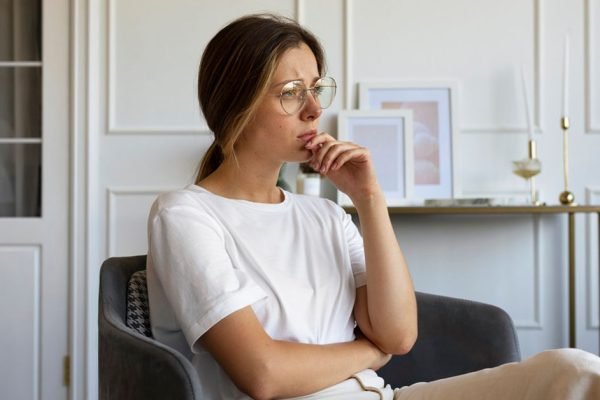 Вернулся из командировки и сразу понял, что супруга что-то скрывает, как жаль, что я оказался прав