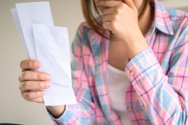 Мама сообщила, что хочет переписать дом на меня, но я теперь не знаю, как отреагирует сестра