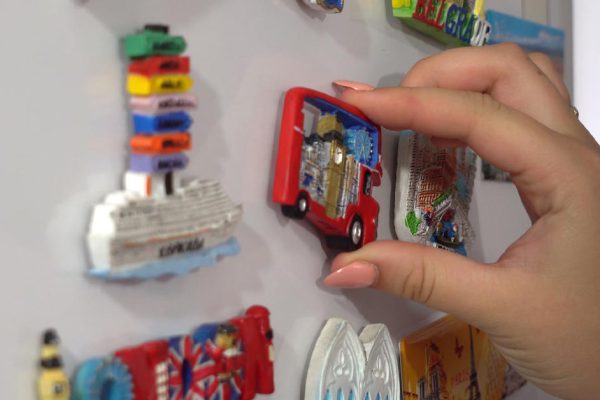 Если ты всё еще держишь магниты на холодильнике, немедленно убери их оттуда, причина убедительная