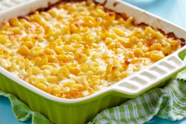 Рецепт сладкого макаронника с творогом и изюмом