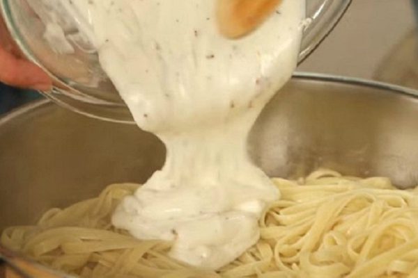 Используя 1 особый ингредиент, она приготовила невозможно вкусное блюдо из макарон!