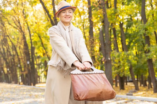 Какие вещи должны быть в сумочке солидной дамы