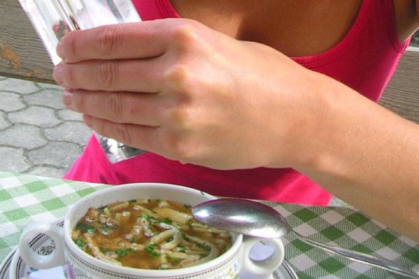 12 простых секретов, которые облегчат твою жизнь на кухне.