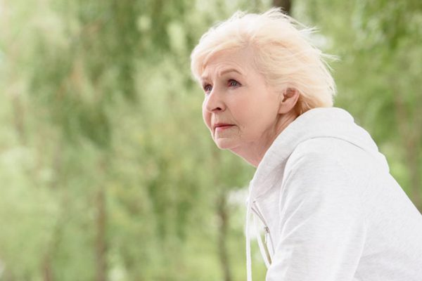 Мама совсем затосковала, потому я решила забрать ее к себе за границу, но теперь жалею об этом