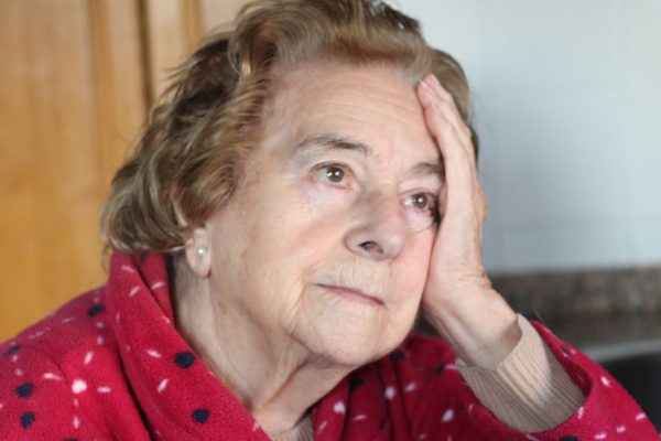 Узнала, что мама набрала кредитов и теперь по уши в долгах, прошу помощи у мужа