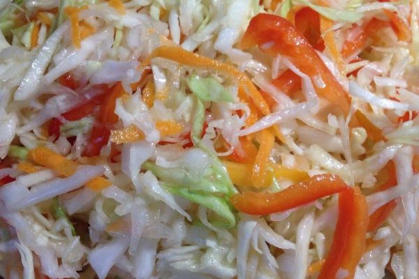 Почему важно складывать маринованную капусту в пластиковое ведерко