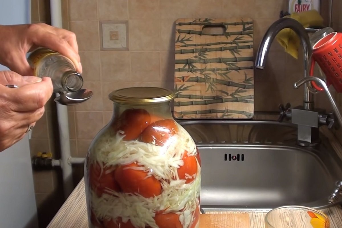 Пошаговый рецепт приготовления помидоров с капустой в банках Кулинария,Закрутки,Капуста,Консервация,Помидоры