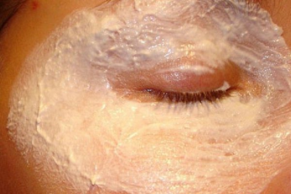 Веки без морщин: используй этот простой продукт из холодильника, и ты забудешь о старении!