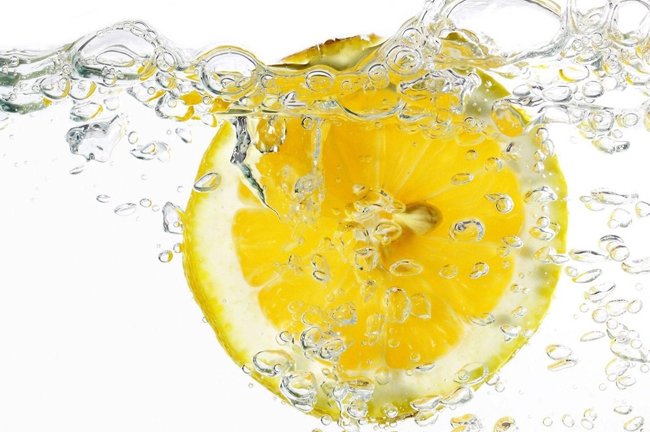 лимон в воде