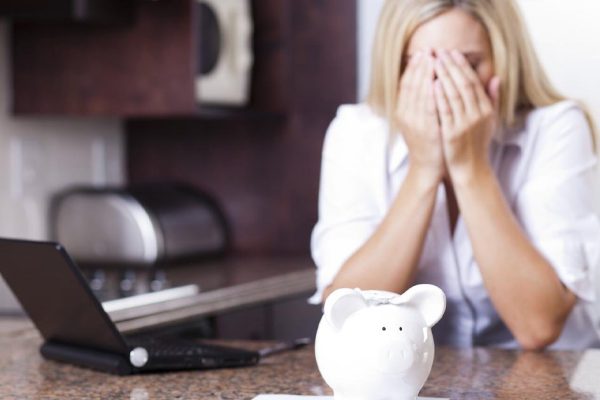 В чём ошибаются женщины, если семья стремительно беднеет