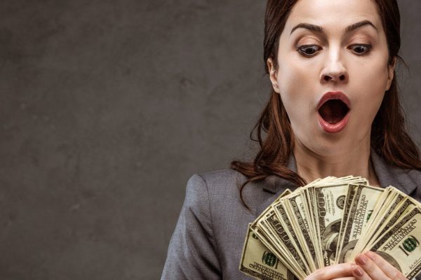 Астрологи предупреждают, что под конец августа некоторые знаки зодиака могут разбогатеть