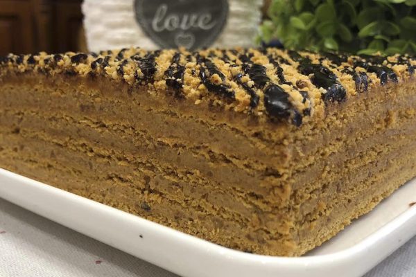 Продолжая радовать домочадцев вкусным медовиком, назвала его «Надежда на победу», моя вера в добро непоколебима