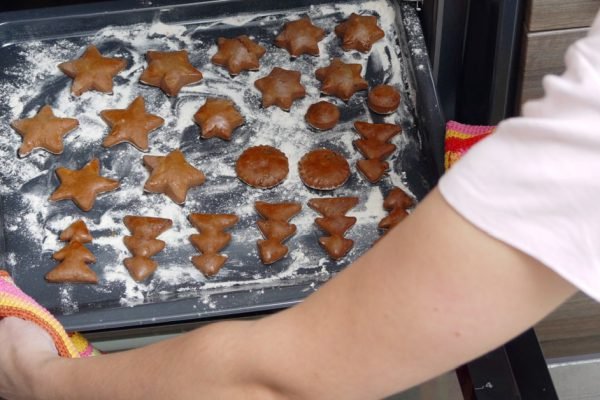 Домашние балдеют от аромата медового печенья, никто не смеет ругаться, когда я его пеку