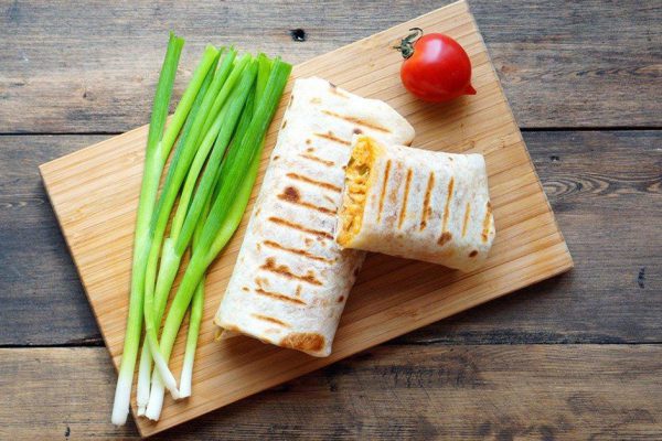 Буррито – блюдо, которое придется по вкусу ценителям острой и вкусной пищи.