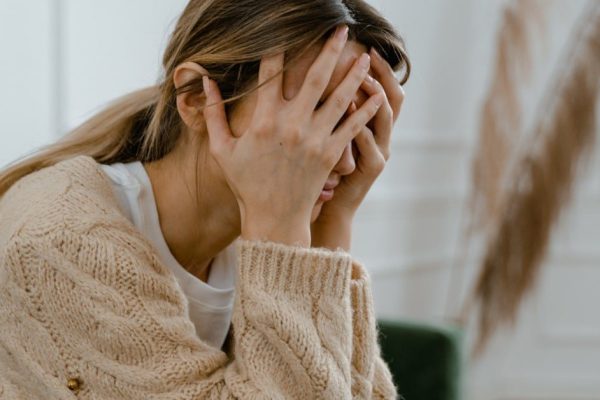 Сказала, что без штампа жить вместе не буду, и он меня бросил