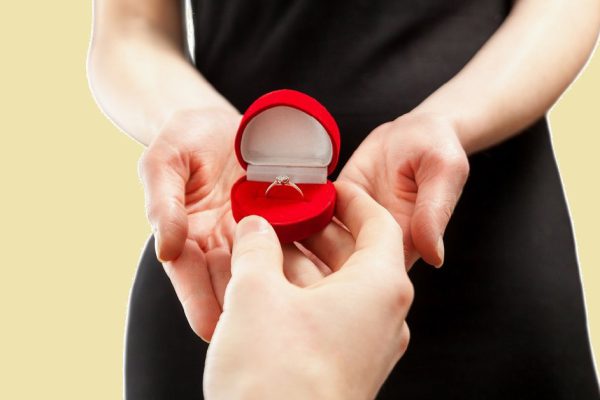 Почему не стоит брать фамилию мужа