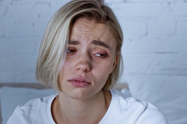 Обратилась к матери за поддержкой, а получила лишь порцию унижения, она совсем не верит в моего мужа