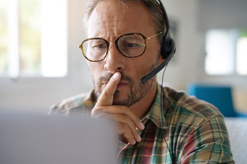 мужчина работа дома фото