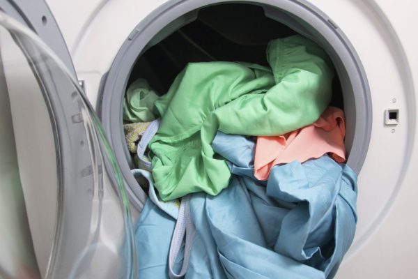 Прачка на пенсии рассказала, что делать, чтобы пододеяльник не поглощал одежду при стирке