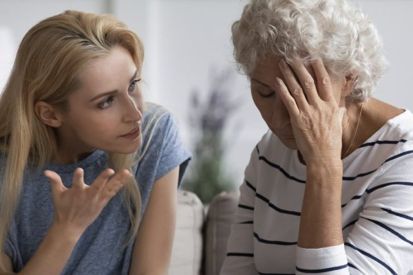 Собираюсь немедленно выселить родителей мужа из своей квартиры, чтобы отомстить ему