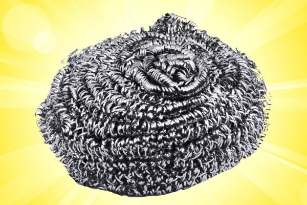 Почему не надо выбрасывать старую металлическую мочалку