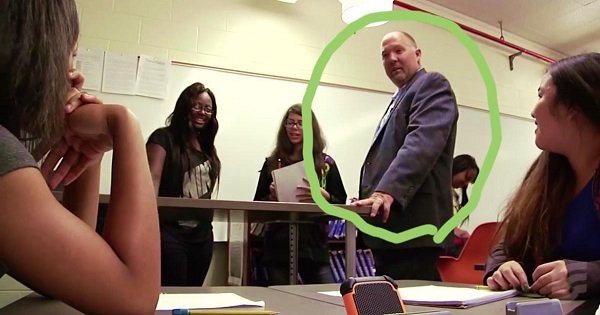 Директор этой школы стал известен всему миру благодаря своей уникальной находке. Метод на миллион!