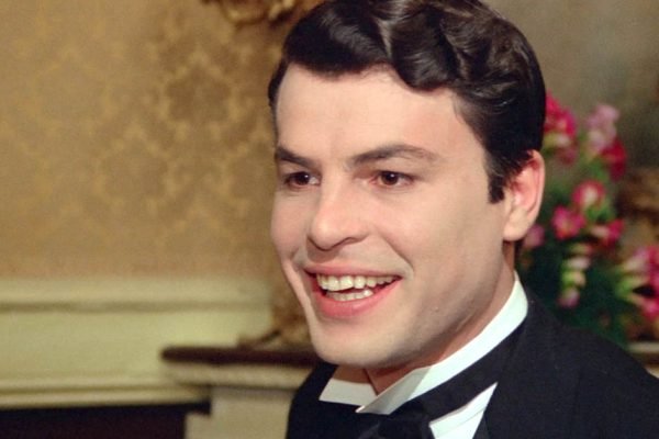 Итальянскому актеру Микеле Плачидо в этом году исполнилось 77 лет, как сейчас выглядит знаменитый комиссар Каттани