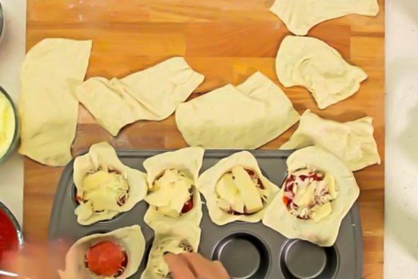 Она решила испечь пиццу в формочках для кексов: получилось нечто удивительное!