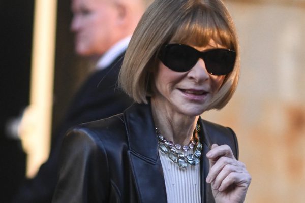 Анна Винтур рассказала, какие универсальные вещи должны быть в гардеробе каждой современной дамы